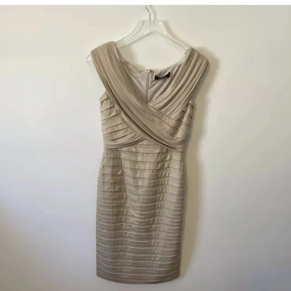 Tadashi Shoji Metallic Shutter Pleat Sheath Dress Womens XS - Picture 1 of 5